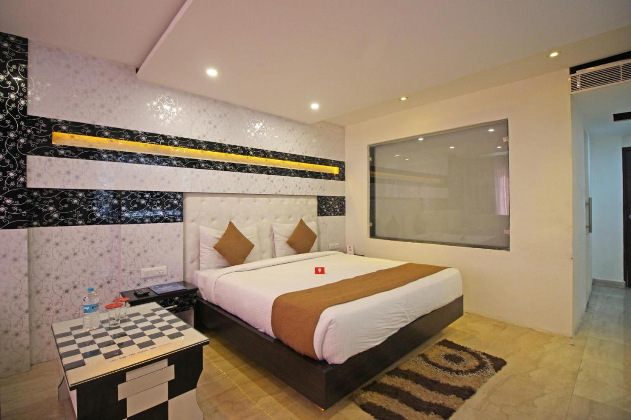 Oyo 4964 Golden Oyster Suites Dehradun Exterior foto